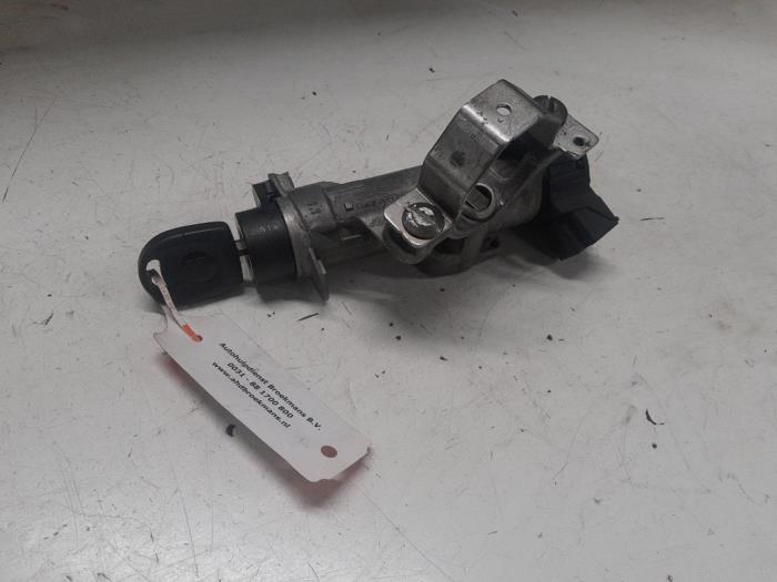 Używane Stacyjka + Kluczyk Seat Ibiza IV (6J5) 1.2 TDI Ecomotive Cena € 50,00 Procedura marży oferowane przez A.T.S. van de Wiel