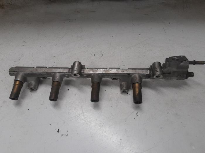Usagé Système d'injection Alfa Romeo 156 (932) 2.0 Twin Spark 16V Prix € 135,00 Règlement à la marge proposé par A.T.S. van de Wiel
