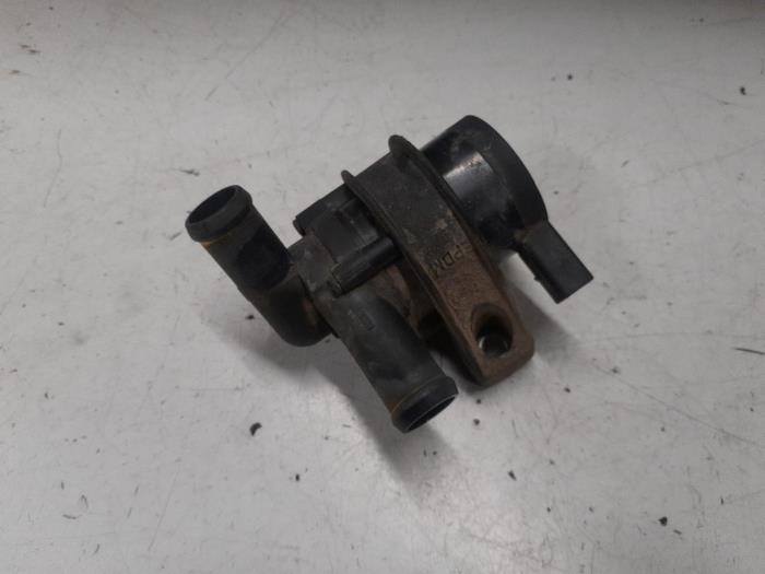Begagnade Extra vattenpump Audi S8 (D3) 5.2 V10 40V Pris € 115,00 Marginaltabell erbjuds av A.T.S. van de Wiel