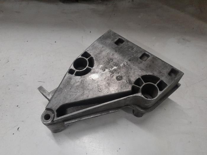 Used Engine mount Seat Ibiza III (6L1) 1.9 TDI 100 Price € 55,00 Margin scheme offered by A.T.S. van de Wiel