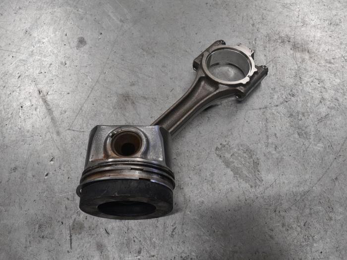Usagé Piston Volkswagen Caddy III (2KA,2KH,2CA,2CH) 1.6 TDI 16V Prix € 50,00 Règlement à la marge proposé par A.T.S. van de Wiel