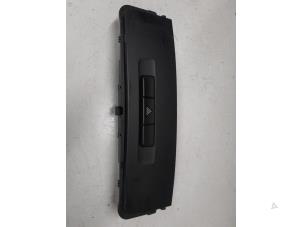 Usados Interruptor de luz de pánico Mercedes Vito (447.6) 1.6 111 CDI 16V Precio € 25,00 Norma de margen ofrecido por A.T.S. van de Wiel
