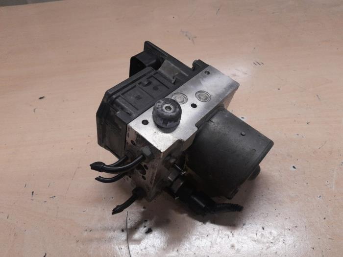 Usagé Bloc ABS Alfa Romeo GT (937) 2.0 JTS 16V Prix € 70,00 Règlement à la marge proposé par A.T.S. van de Wiel