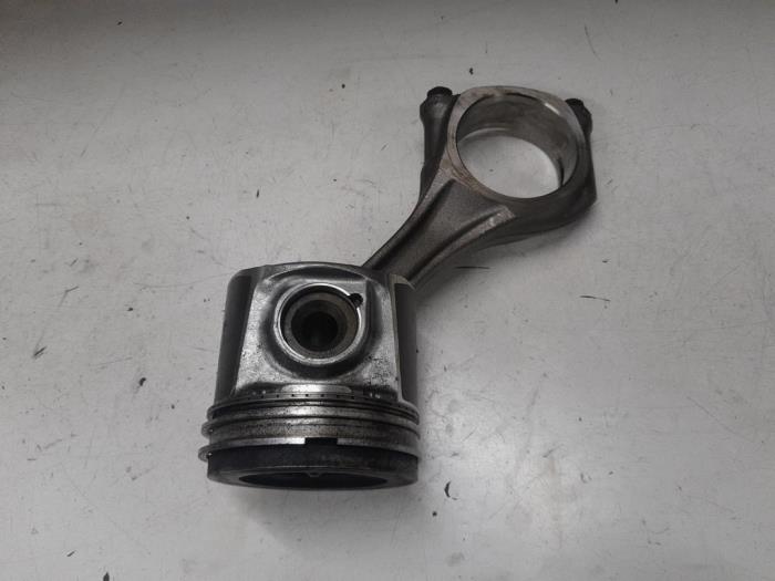 Usados Pistón Fiat Ducato (250) 2.3 D 150 Multijet Precio € 75,00 Norma de margen ofrecido por A.T.S. van de Wiel