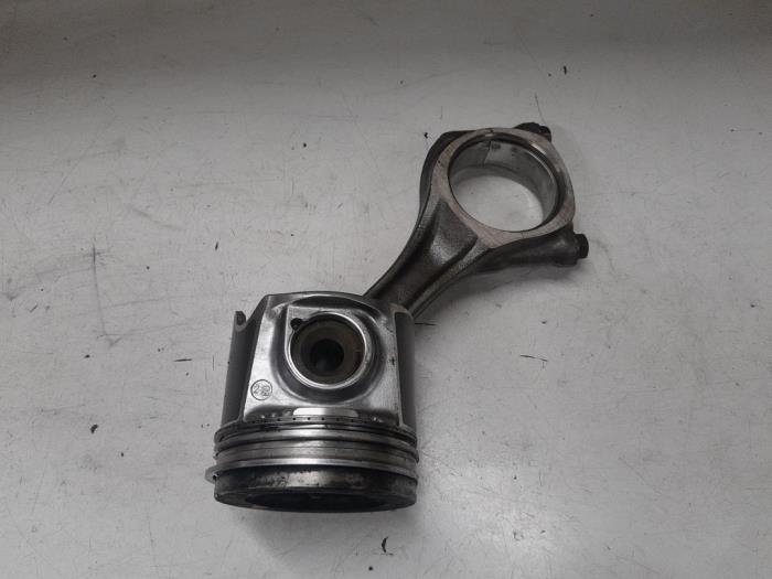 Usados Pistón Fiat Ducato (250) 2.3 D 150 Multijet Precio € 75,00 Norma de margen ofrecido por A.T.S. van de Wiel