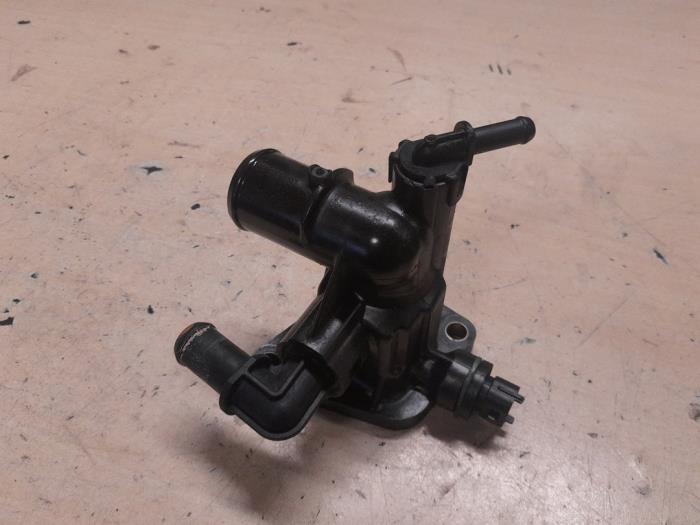 Usagé Boîtier thermostat Opel Combo 1.3 CDTI 16V Prix € 30,00 Règlement à la marge proposé par A.T.S. van de Wiel