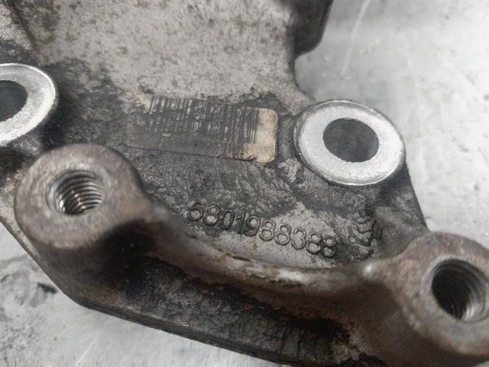 Engine mount from a Fiat Ducato (250) 2.3 D 130 Multijet 2017