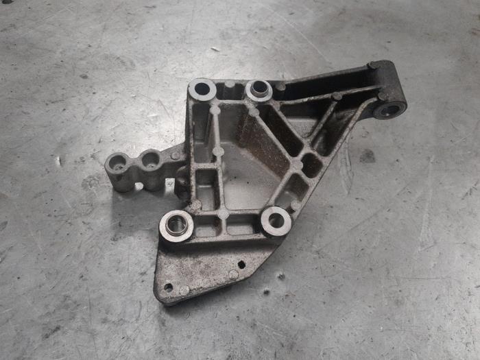 Engine mount from a Fiat Ducato (250) 2.3 D 130 Multijet 2017