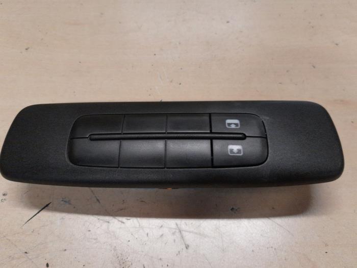 Używane Przelacznik szyberdachu Alfa Romeo Giulietta (940) 1.75 TBI 16V QV Cena € 60,00 Procedura marży oferowane przez A.T.S. van de Wiel