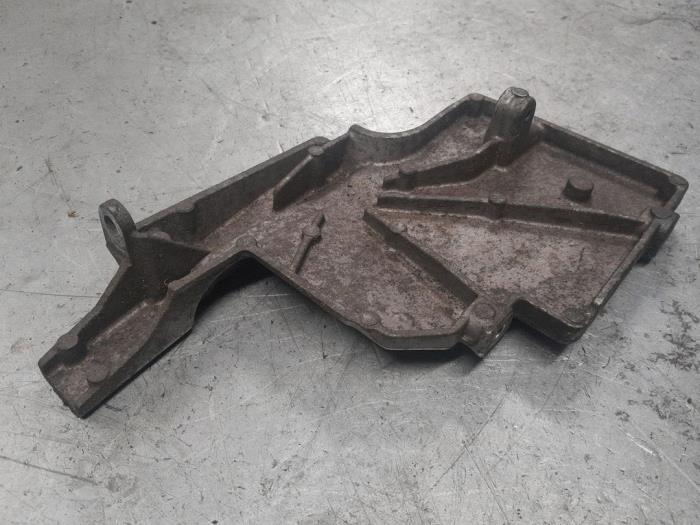 Gebrauchte Dynamostütze oben Peugeot Boxer (U9) 2.0 BlueHDi 130 Preis € 45,00 Margenregelung angeboten von A.T.S. van de Wiel