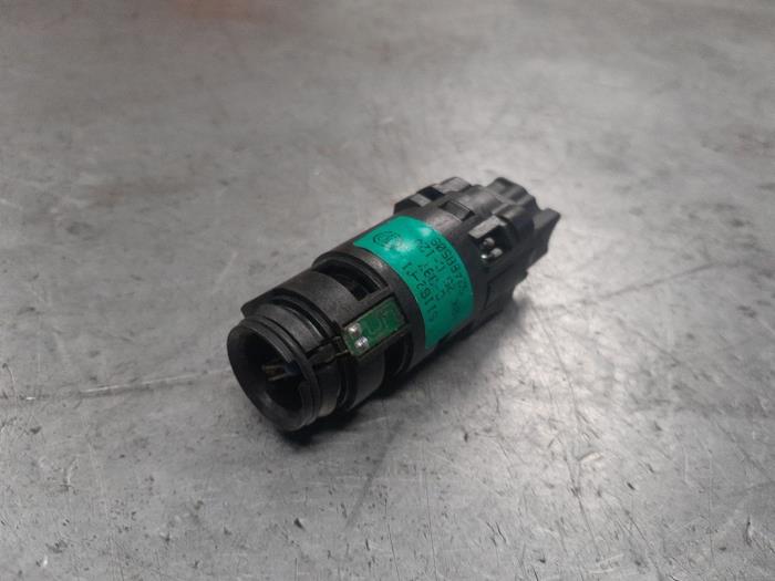 Begagnade Innetemperatursensor Alfa Romeo 156 Pris € 20,00 Marginaltabell erbjuds av A.T.S. van de Wiel