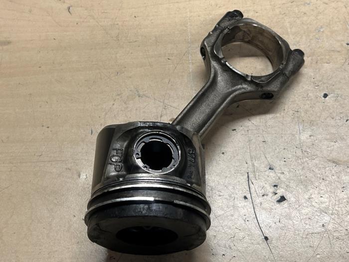 Used Piston Alfa Romeo 156 Price € 40,00 Margin scheme offered by A.T.S. van de Wiel