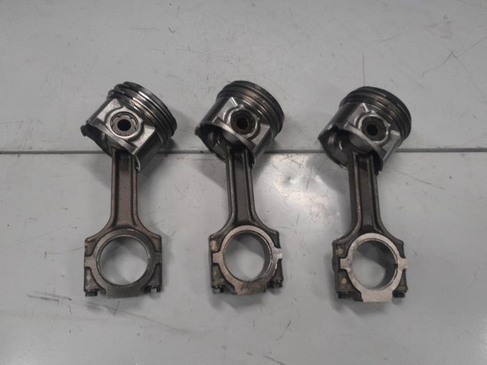 Usados Pistón Alfa Romeo 159 (939AX) 1.9 JTDm 16V Precio € 120,00 Norma de margen ofrecido por A.T.S. van de Wiel