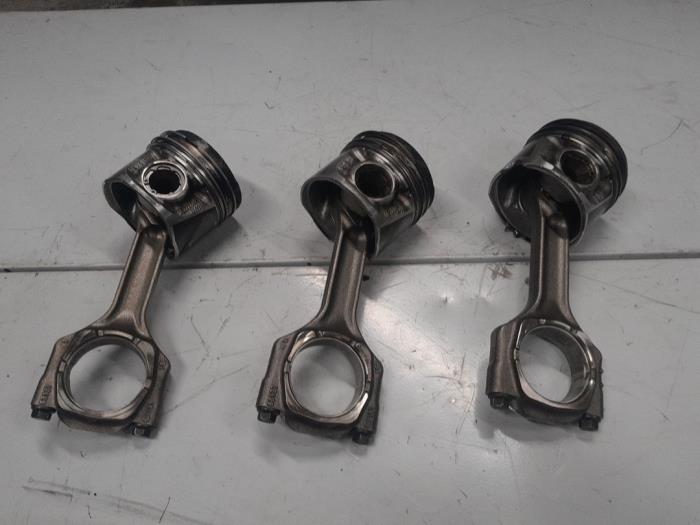 Usados Pistón Alfa Romeo 159 Sportwagon (939BX) 2.4 JTDm 20V Precio € 120,00 Norma de margen ofrecido por A.T.S. van de Wiel