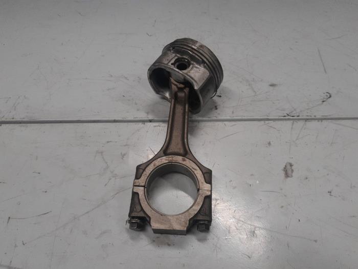 Usagé Piston Alfa Romeo GT (937) 2.0 JTS 16V Prix € 60,00 Règlement à la marge proposé par A.T.S. van de Wiel
