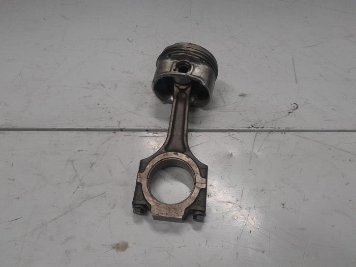 Usagé Piston Alfa Romeo GT (937) 2.0 JTS 16V Prix € 60,00 Règlement à la marge proposé par A.T.S. van de Wiel