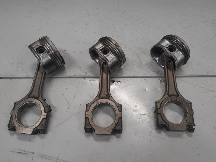 Usagé Piston Alfa Romeo 156 Prix € 180,00 Règlement à la marge proposé par A.T.S. van de Wiel