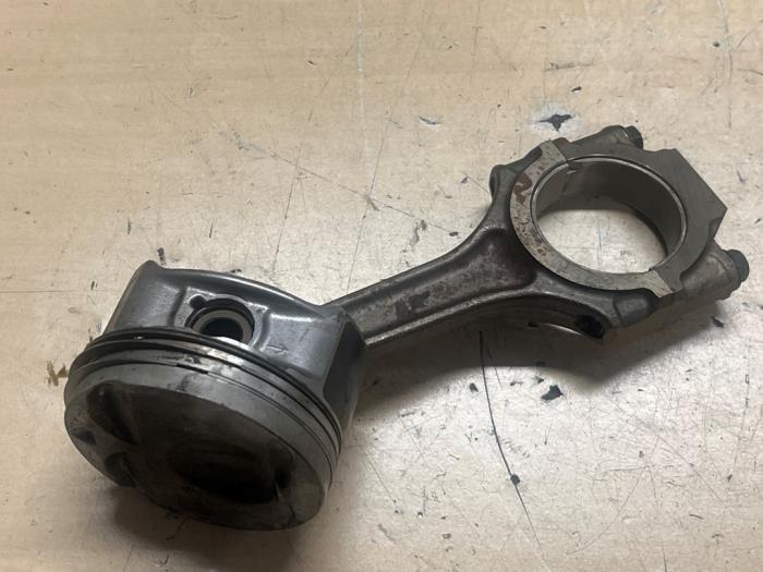 Usagé Piston Alfa Romeo 156 Prix € 60,00 Règlement à la marge proposé par A.T.S. van de Wiel