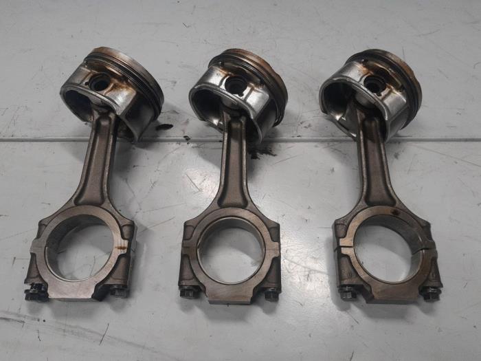 Usagé Piston Alfa Romeo GT (937) 2.0 JTS 16V Prix € 180,00 Règlement à la marge proposé par A.T.S. van de Wiel