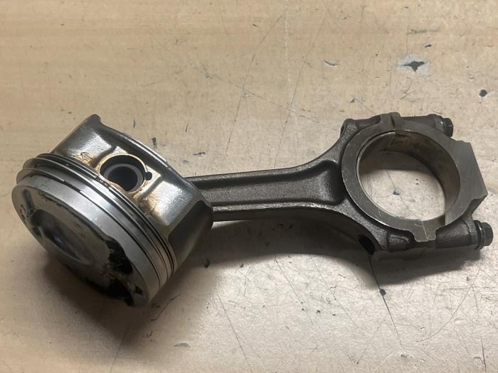 Usagé Piston Alfa Romeo GT (937) 2.0 JTS 16V Prix € 90,00 Règlement à la marge proposé par A.T.S. van de Wiel