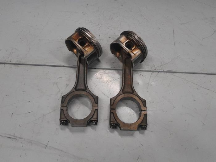 Usados Pistón Alfa Romeo 156 (932) 1.8 Twin Spark 16V Precio € 80,00 Norma de margen ofrecido por A.T.S. van de Wiel