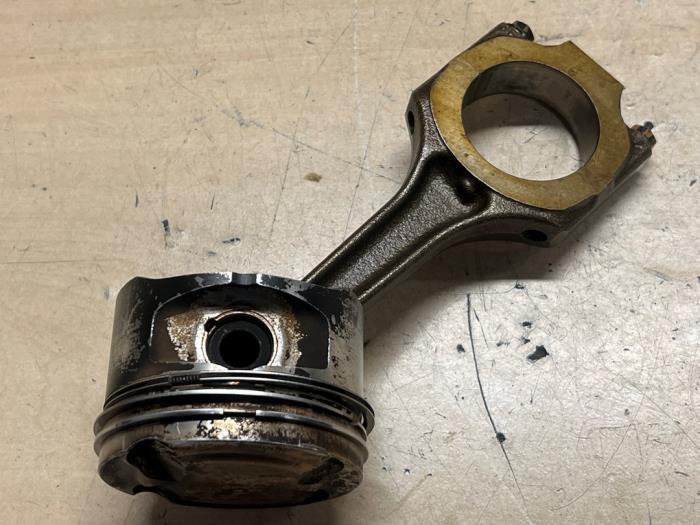 Usados Pistón Alfa Romeo 156 (932) 1.6 Twin Spark 16V Precio € 60,00 Norma de margen ofrecido por A.T.S. van de Wiel