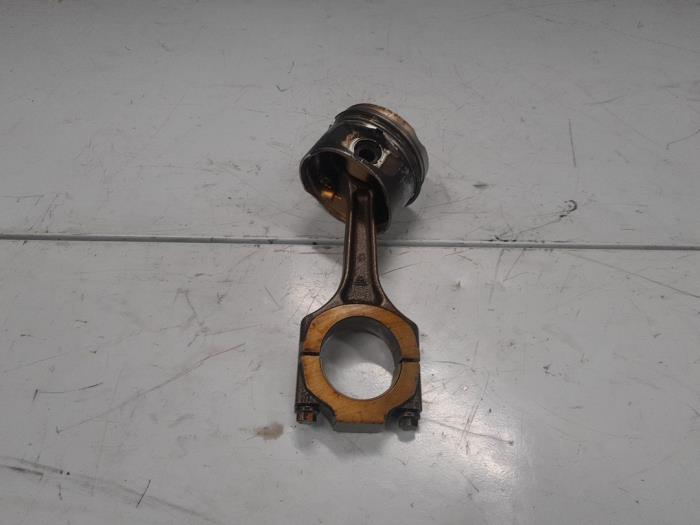 Usados Pistón Alfa Romeo 156 (932) 1.6 Twin Spark 16V Precio € 60,00 Norma de margen ofrecido por A.T.S. van de Wiel