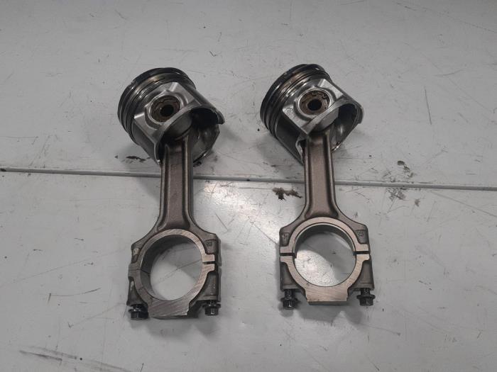 Usados Pistón Alfa Romeo GT (937) 1.9 JTD 16V Multijet Precio € 80,00 Norma de margen ofrecido por A.T.S. van de Wiel