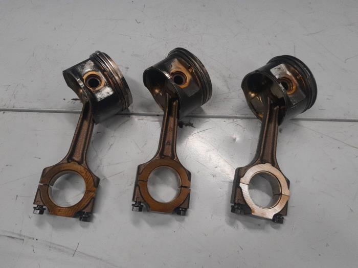 Usados Pistón Alfa Romeo 146 (930B) 1.4 Twin Spark 16V Precio € 120,00 Norma de margen ofrecido por A.T.S. van de Wiel
