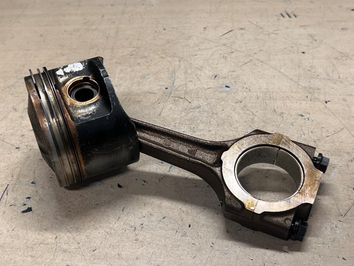 Usados Pistón Alfa Romeo 146 (930B) 1.4 Twin Spark 16V Precio € 40,00 Norma de margen ofrecido por A.T.S. van de Wiel