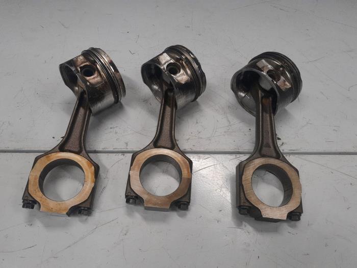 Usados Pistón Alfa Romeo 156 (932) 1.6 Twin Spark 16V Precio € 120,00 Norma de margen ofrecido por A.T.S. van de Wiel