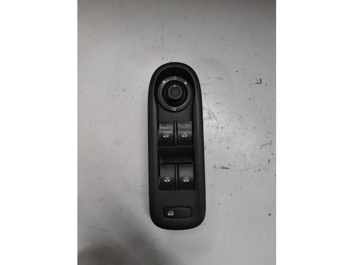 Usados Interruptor combinado de ventanillas Renault Kangoo/Grand Kangoo (KW) 1.6 16V Precio € 135,00 Norma de margen ofrecido por A.T.S. van de Wiel