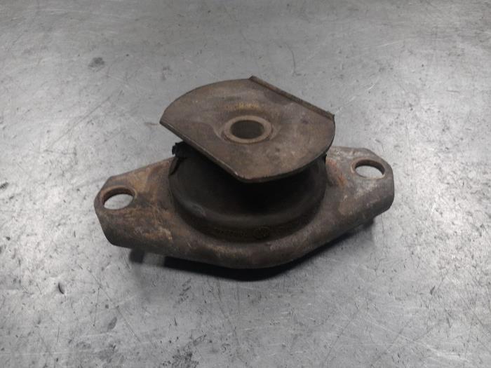 Used Engine mount Alfa Romeo 156 Price € 25,00 Margin scheme offered by A.T.S. van de Wiel