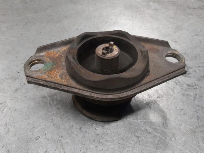 Used Engine mount Alfa Romeo 156 Price € 25,00 Margin scheme offered by A.T.S. van de Wiel