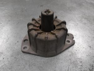 Engine mount from a Alfa Romeo 147 (937) 1.6 Twin Spark 16V 2002