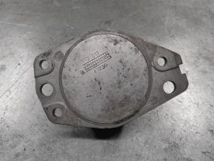 Engine mount from a Alfa Romeo 147 (937) 1.6 Twin Spark 16V 2002