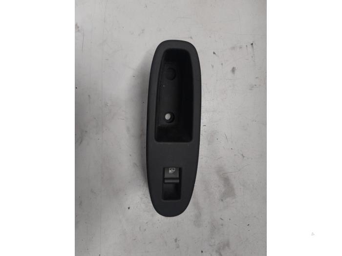 Usados Interruptor de ventanilla eléctrica Alfa Romeo 159 (939AX) 2.4 JTDm 20V Precio € 40,00 Norma de margen ofrecido por A.T.S. van de Wiel