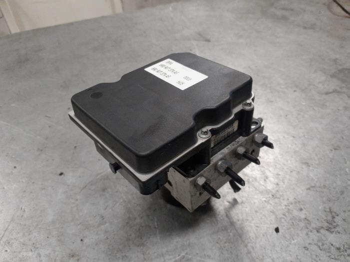 Begagnade ABS-pump Volkswagen Polo V (6R) 1.2 12V Pris € 35,00 Marginaltabell erbjuds av A.T.S. van de Wiel