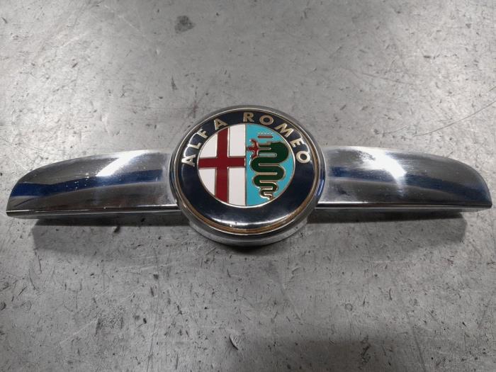 Używane Emblemat Alfa Romeo 159 (939AX) 1.9 JTS 16V Cena € 40,00 Procedura marży oferowane przez A.T.S. van de Wiel