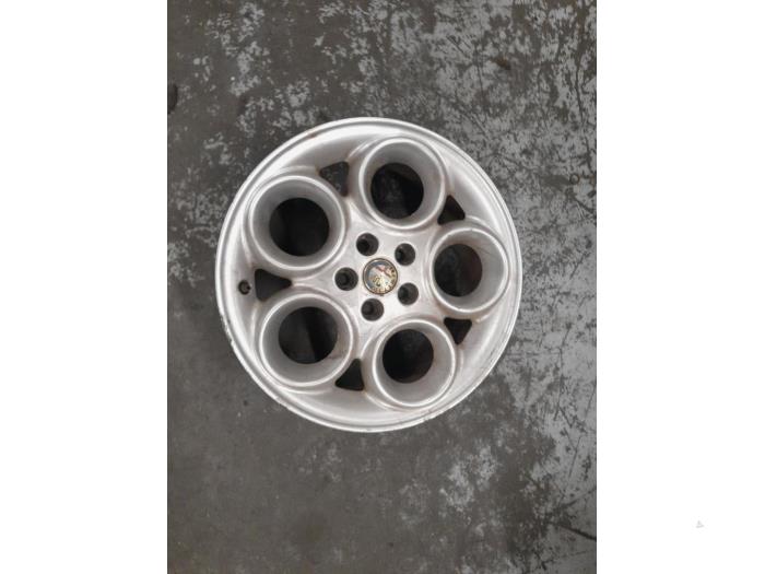 Begagnade Hjul Alfa Romeo 156 (932) 1.8 Twin Spark 16V Pris € 65,00 Marginaltabell erbjuds av A.T.S. van de Wiel
