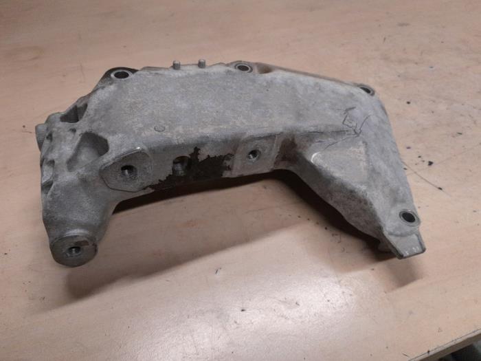Used Engine mount Mercedes Vito (447.6) 1.6 111 CDI 16V Price € 40,00 Margin scheme offered by A.T.S. van de Wiel