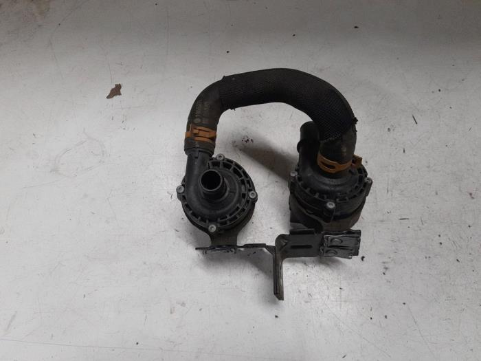 Begagnade Extra vattenpump Opel Vivaro 2.0 CDTI Pris € 50,00 Marginaltabell erbjuds av A.T.S. van de Wiel