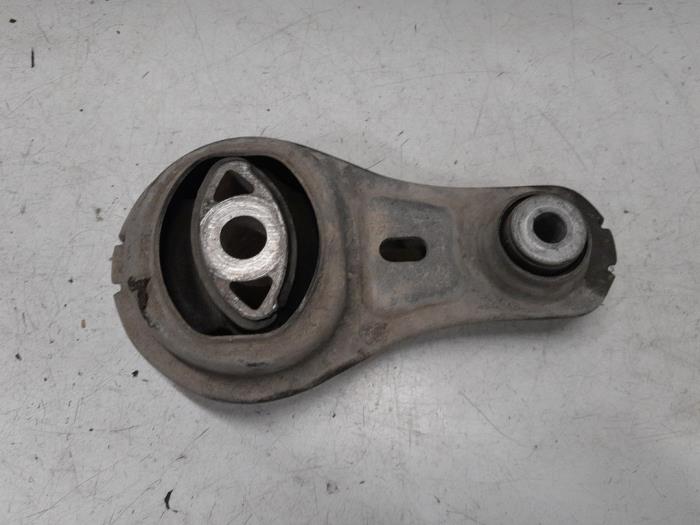 Used Engine mount Opel Vivaro 2.0 CDTI Price € 25,00 Margin scheme offered by A.T.S. van de Wiel