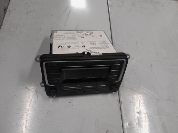 Używane Radio Volkswagen Caddy IV 2.0 TDI 75 Cena € 190,00 Procedura marży oferowane przez A.T.S. van de Wiel