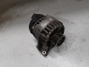 Dynamo van een Fiat 500 (312) 1.4 16V 2008