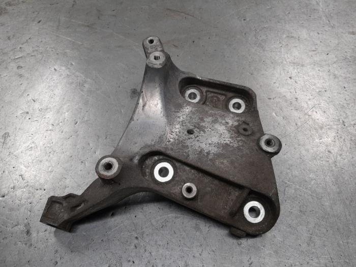 Used Engine mount Alfa Romeo Giulietta (940) 1.75 TBI 16V QV Price € 90,00 Margin scheme offered by A.T.S. van de Wiel