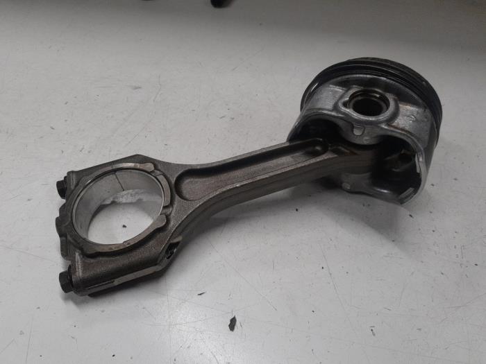 Usados Pistón Alfa Romeo Giulietta (940) 1.75 TBI 16V QV Precio € 140,00 Norma de margen ofrecido por A.T.S. van de Wiel