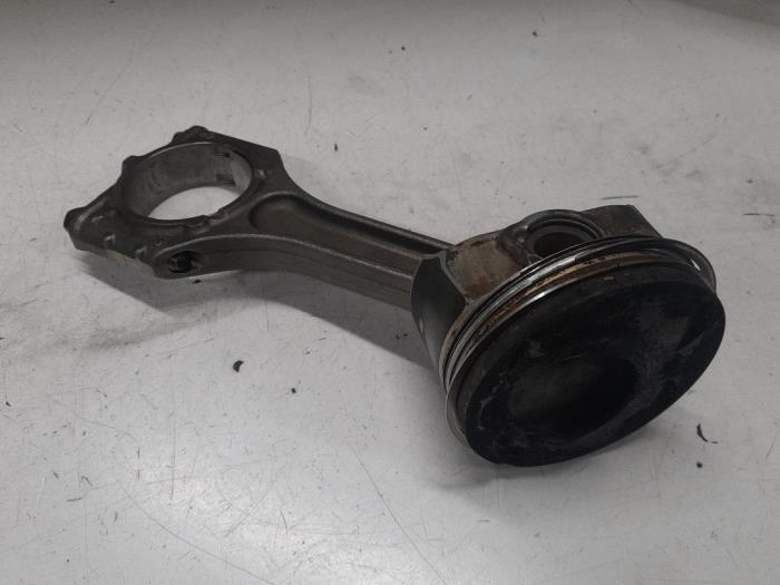 Usados Pistón Alfa Romeo Giulietta (940) 1.75 TBI 16V QV Precio € 140,00 Norma de margen ofrecido por A.T.S. van de Wiel