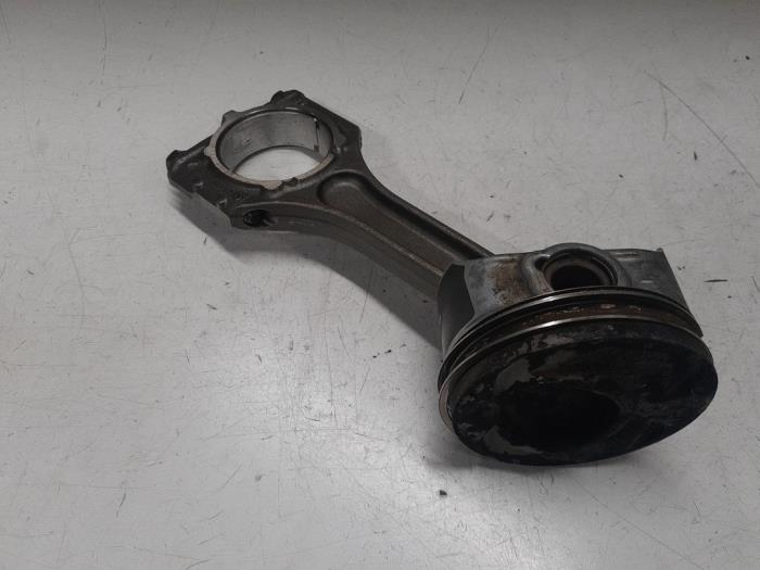 Usados Pistón Alfa Romeo Giulietta (940) 1.75 TBI 16V QV Precio € 140,00 Norma de margen ofrecido por A.T.S. van de Wiel
