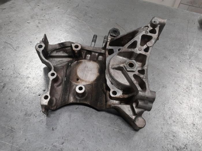 Engine mount from a Alfa Romeo Giulietta (940) 1.75 TBI 16V QV 2017